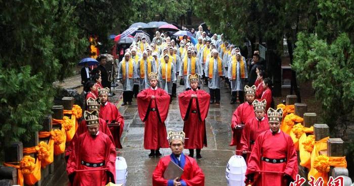 癸卯年尼山春季祭孔大典在山东曲阜举行|孔子|至圣先师|后裔_新浪新闻