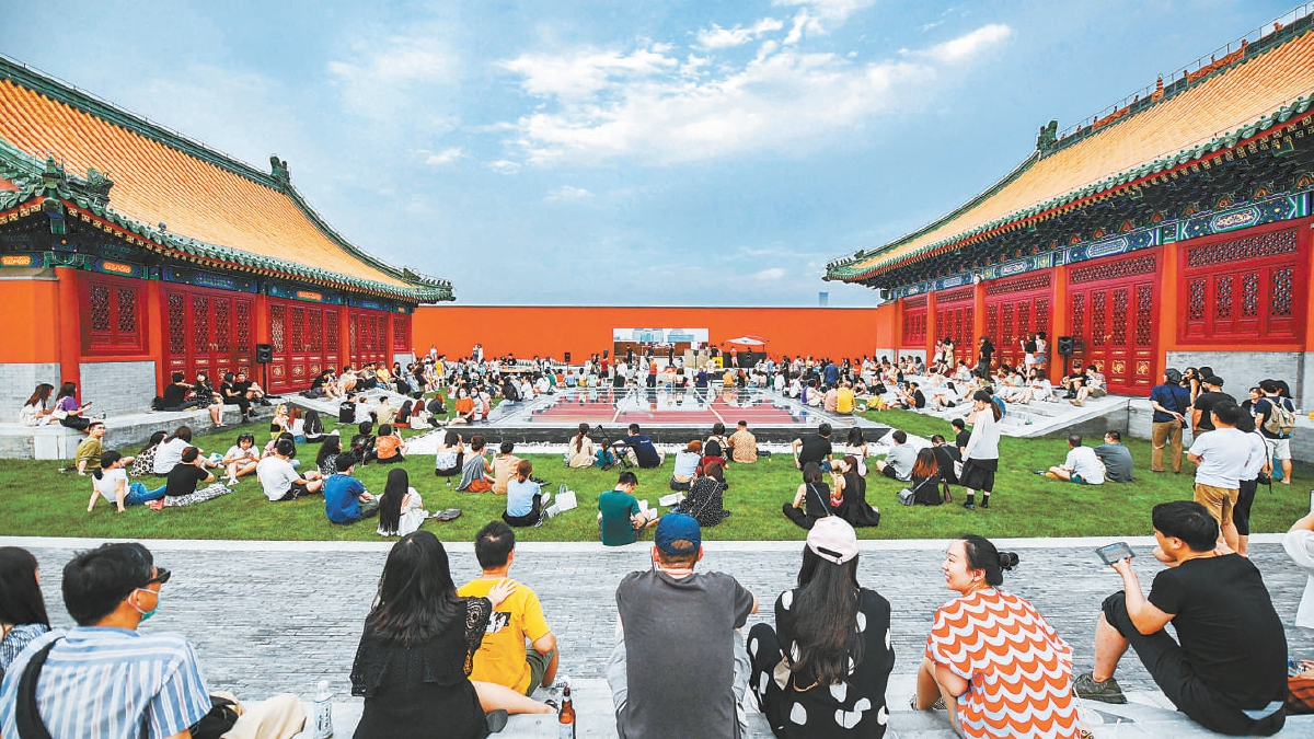 隆福文化中心将传统建筑和现代设计结合呈现，成为京城知名文化活动空间。本报记者 邓伟摄