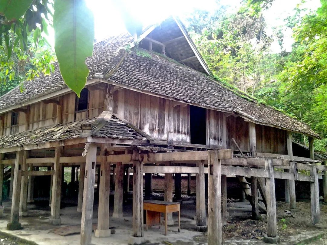 中国南方地区传统干栏式建筑.(周玉州 摄)