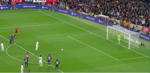 本泽马点球命中。