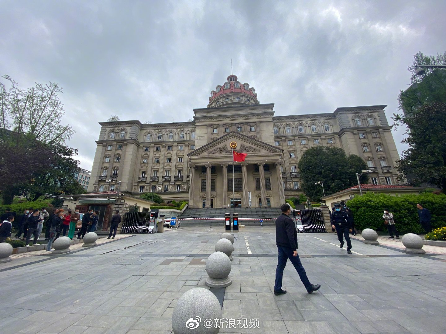 重庆姐弟坠亡案：张波二审辩称孩子坠楼系意外|重庆市|庭审|故意杀人|上诉案|高院_新浪新闻