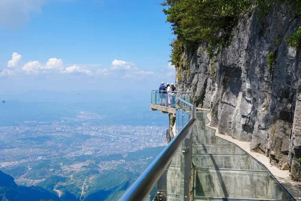 张家界天门山的玻璃栈道.图/ic photo