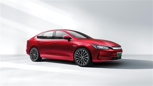 配置升级、续航更远！2023款比亚迪秦PLUS EV冠军版发布会休闲区蓝鸢梦想 - Www.slyday.coM