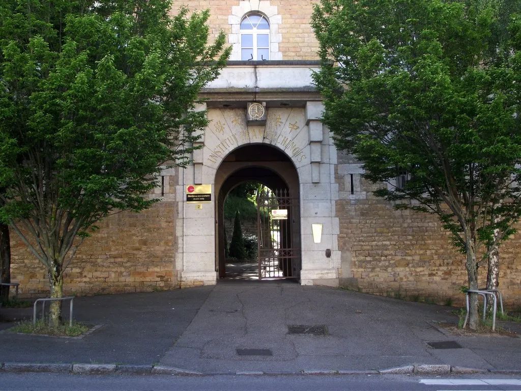 马克龙为什么要访问中山大学？休闲区蓝鸢梦想 - Www.slyday.coM