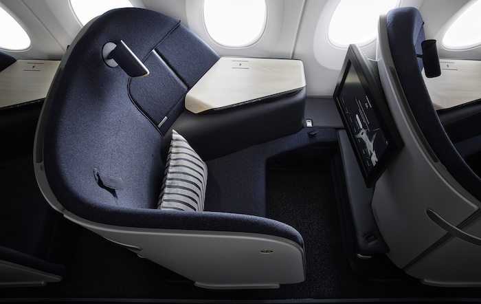 芬兰航空在a350上推出的贝壳式商务舱座椅今年1月下旬,法国航空在12架