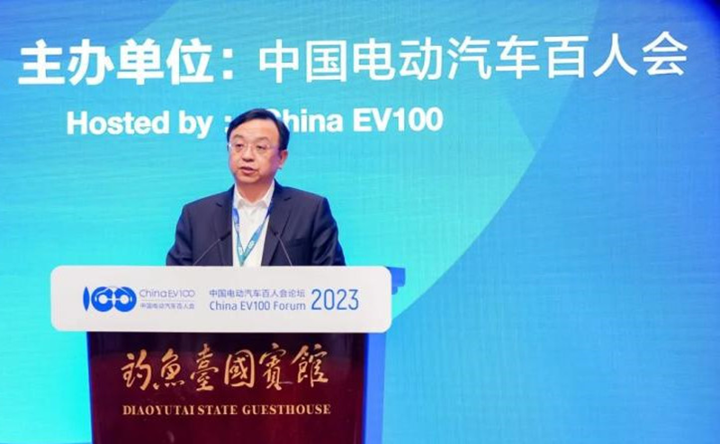 王传福日前在2023百人会论坛表示，考虑到新能源汽车开发周期较长，从产品开发、设计到成本管理都需要做好较长远安排