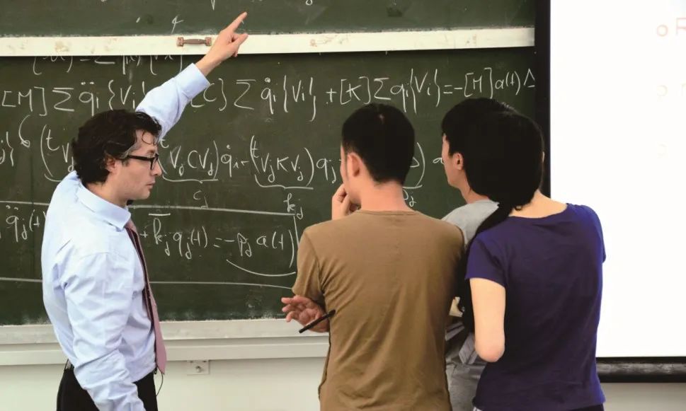 马克龙为什么要访问中山大学？休闲区蓝鸢梦想 - Www.slyday.coM
