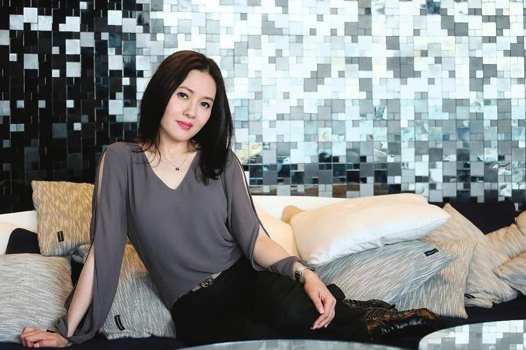她曾是香港“纯欲天花板”，复出后一举拿下影后，如今57岁再靠演技惊艳全网：我的故事还没到结尾休闲区蓝鸢梦想 - Www.slyday.coM