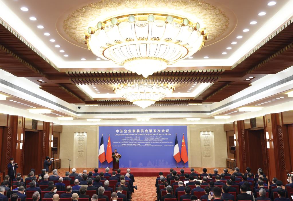 　　4月6日，中法企业家委员会第五次会议在北京人民大会堂举行。