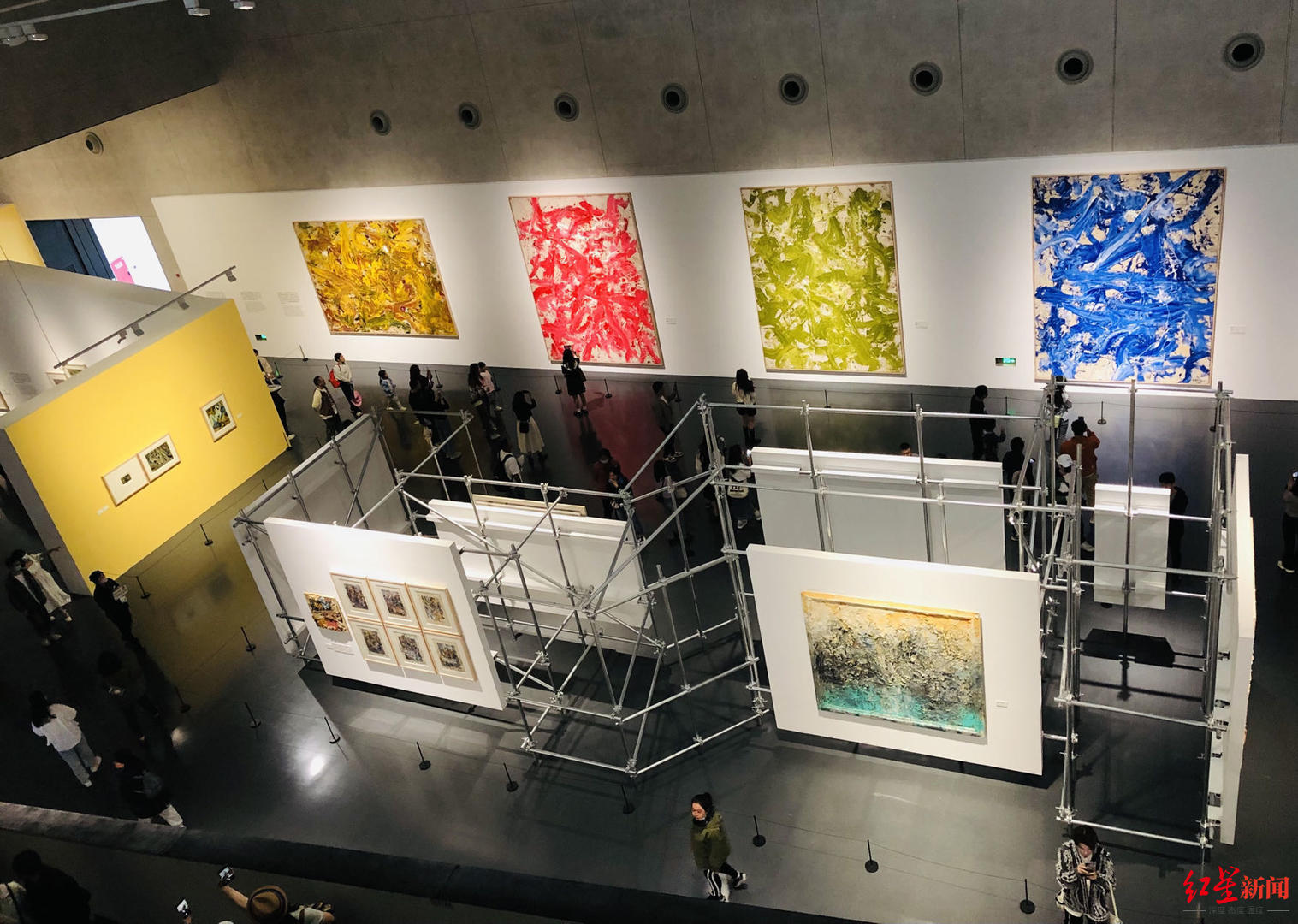 站大街的热门地点与隐秘角落,城市街头观察指南