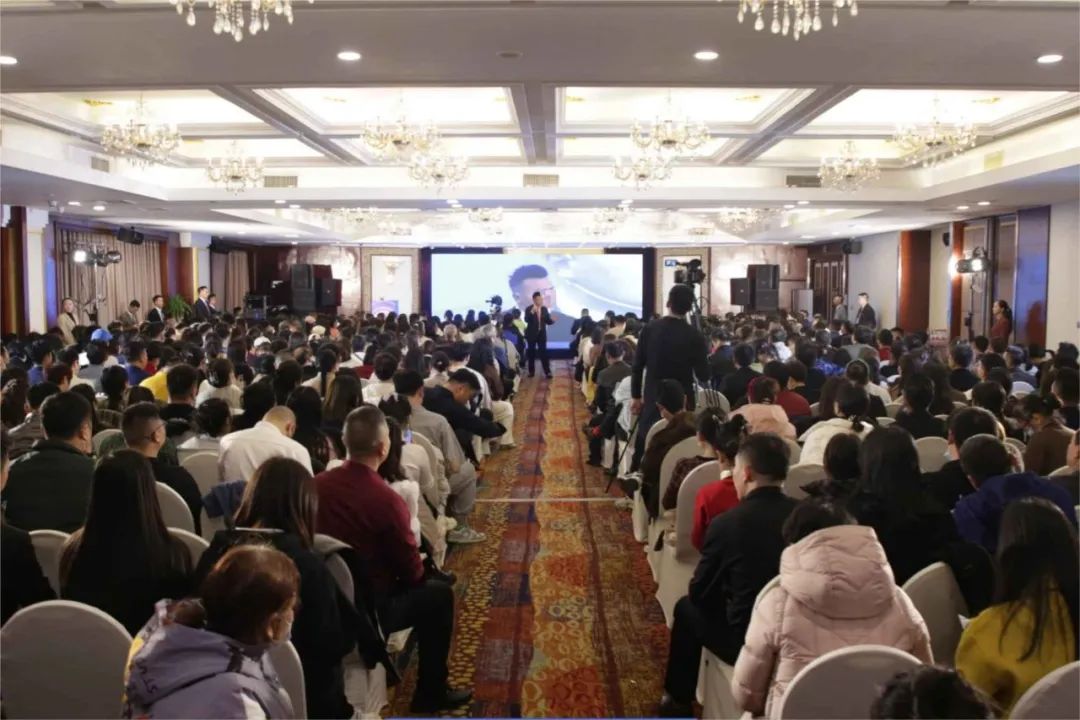 2月23日,杨涛鸣在宁波某酒店开展成功学培训课程.受访者供图