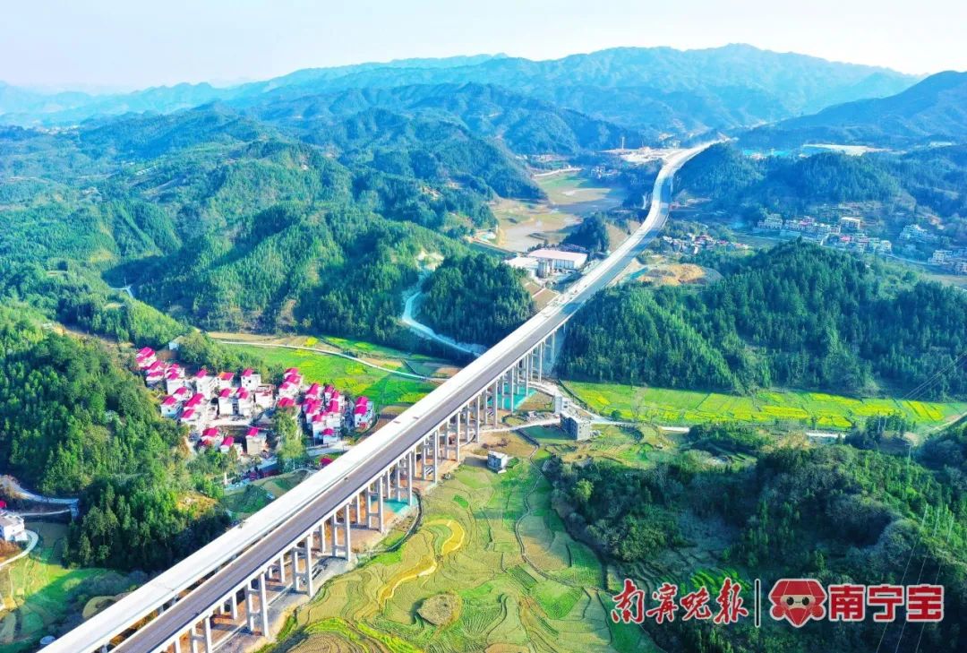天峨经凤山至巴马高速公路百乐1号大桥