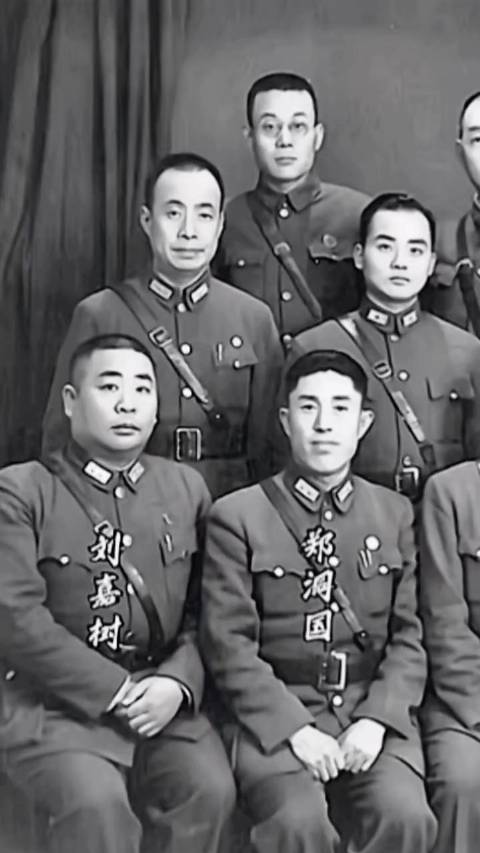 1944年国民革命军第五军部分将领合影在滇缅战场