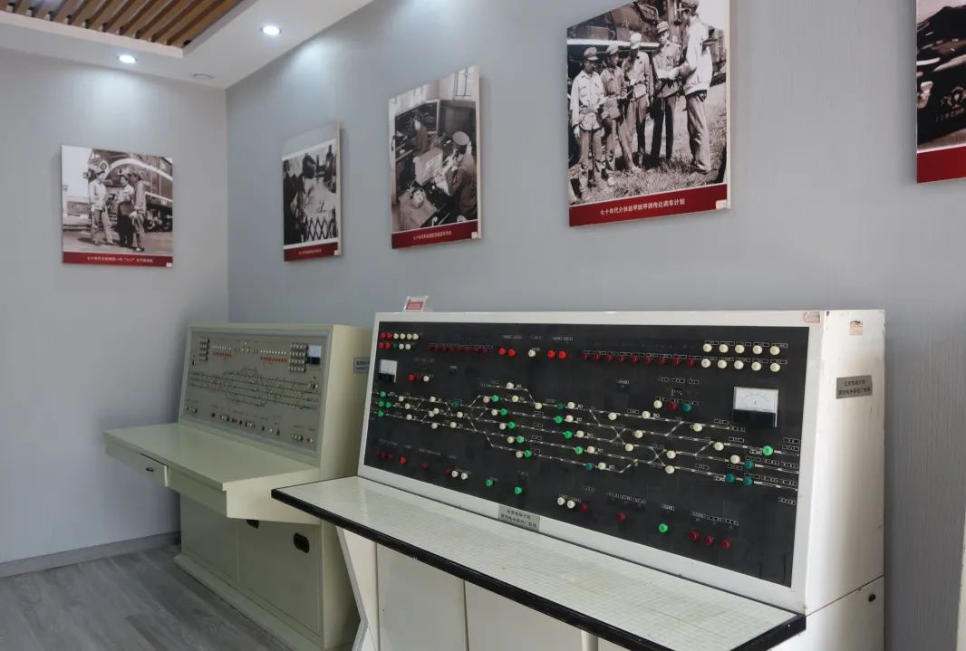 这里主要收藏了6502电气集中控制台,线路标志模型,信号灯,平调电台