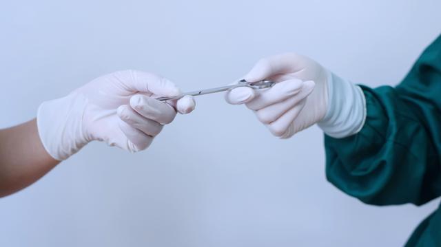 都是剖宫产，为什么人家的伤口是横的我的确是竖的呢？|顺产_新浪新闻