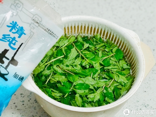 春天的枸杞叶这样做,实在是太美味了,营养又好吃,抓紧做起来