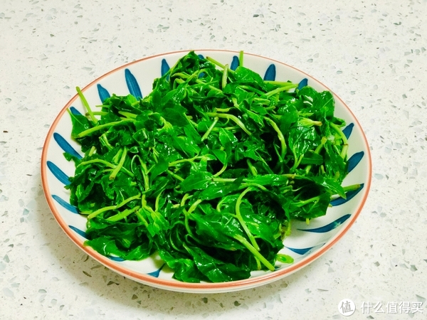 春天的枸杞叶这样做,实在是太美味了,营养又好吃,抓紧做起来