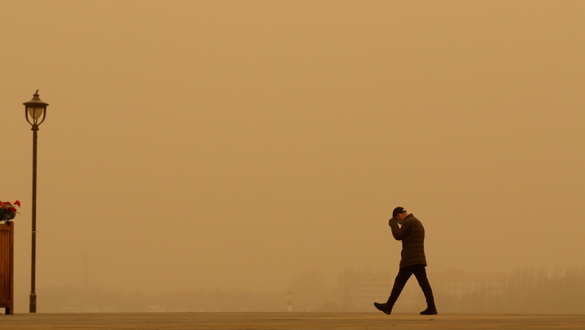 图说|天昏地暗,沙尘又袭!