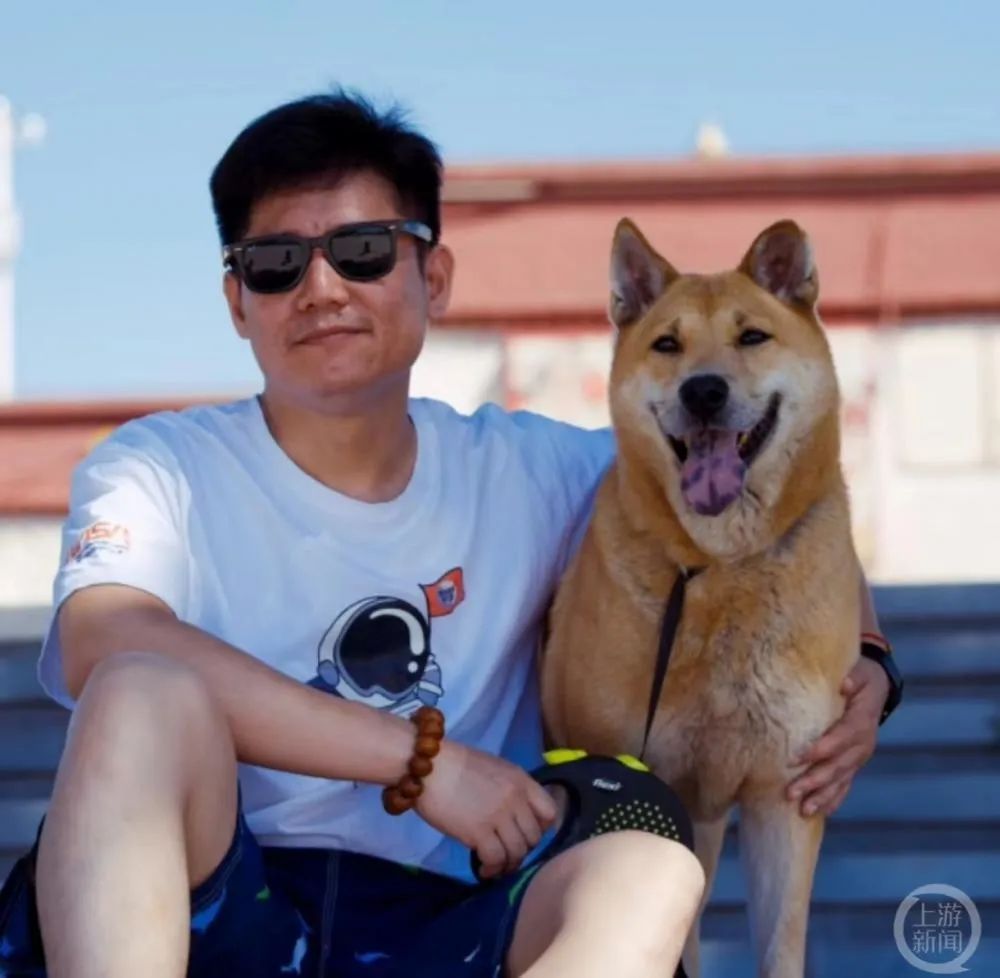 动物导演郝帅与"大黄"./受访者供图