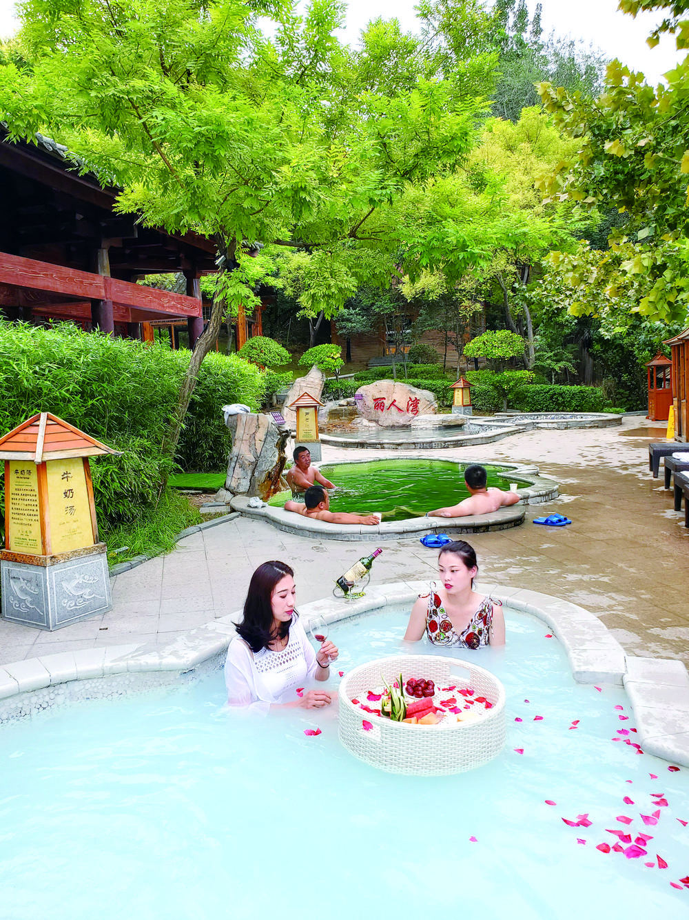 白鹿温泉景区供图