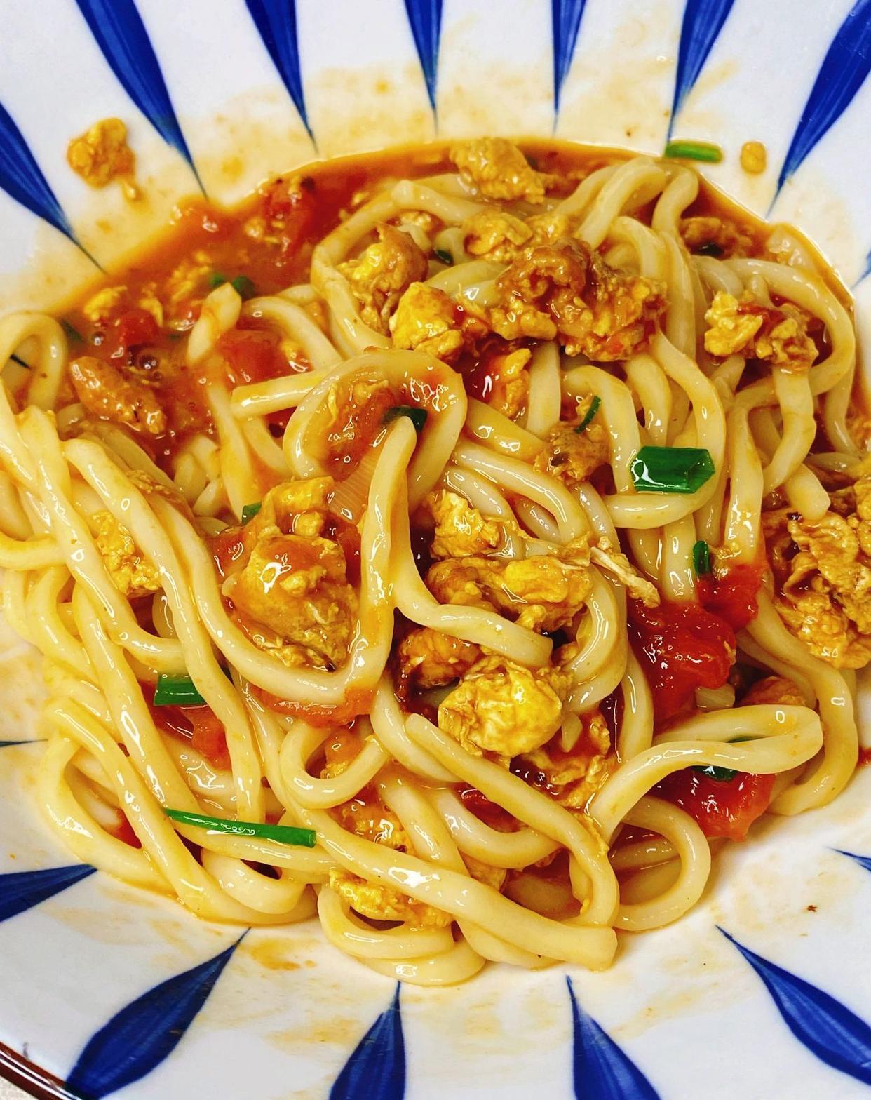 鸡蛋西红柿打卤面这样做真好吃浓郁的番茄裹满面条味道绝了