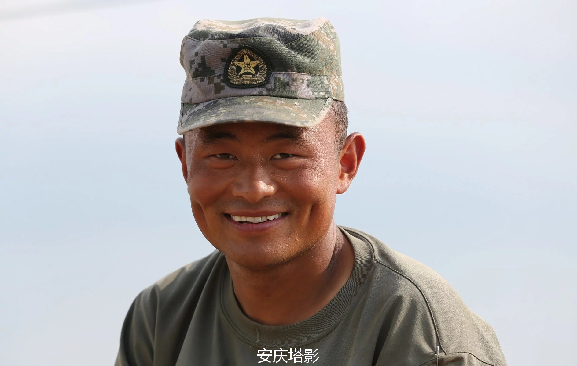 抗洪抢险第一线最美官兵笑脸|安庆|险情|战士_新浪新闻