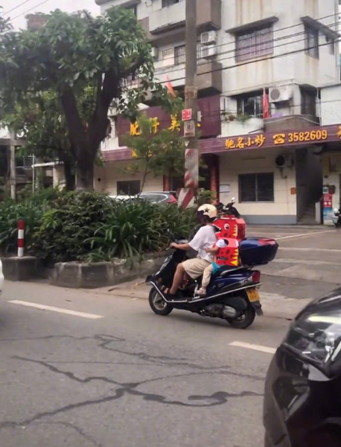 “ 今天在幼儿园感觉怎么样？” “ 很开心。”