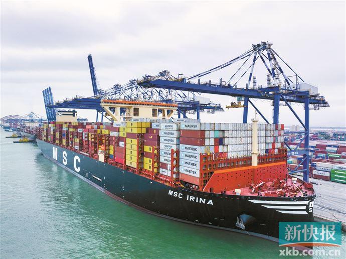中国自主研制的全球最大集装箱船"地中海伊琳娜"(msc iri
