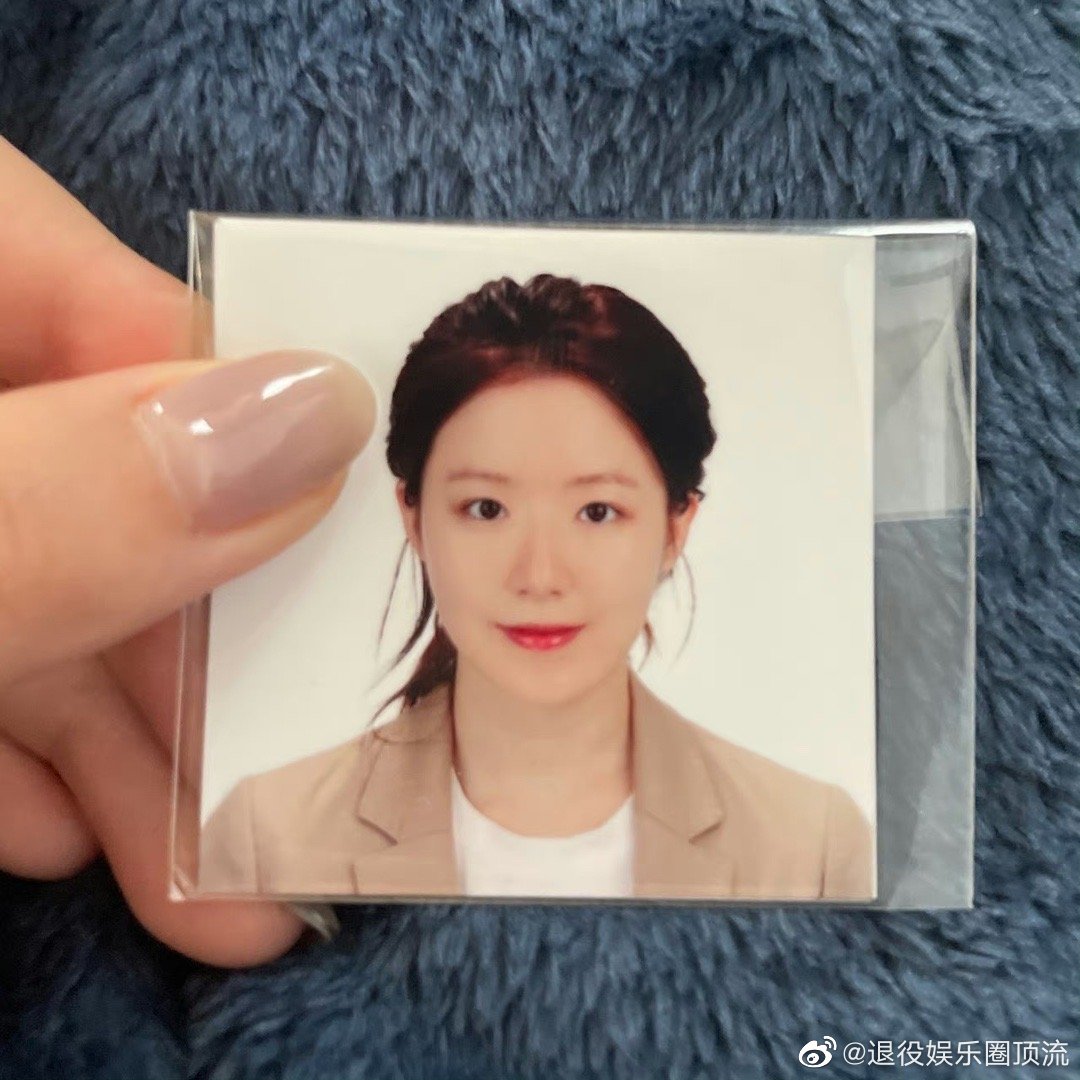 办理去香港工作的签证手续时，如果缺少职业技能证明，结婚证，社保缴费证明这三种材料，能不能申核通过？