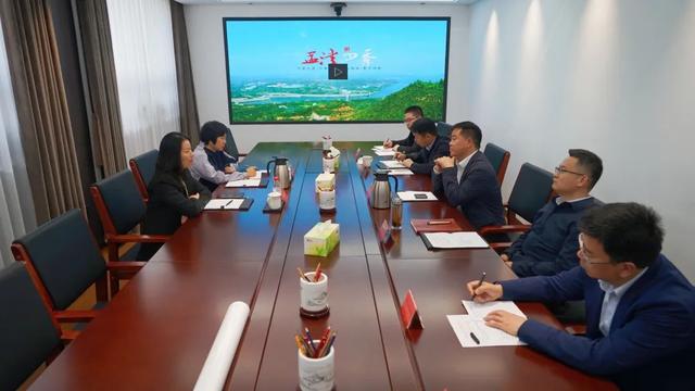 4月7日,孟津区委书记何武周会见中通快运董事长助理,河南产业投资部