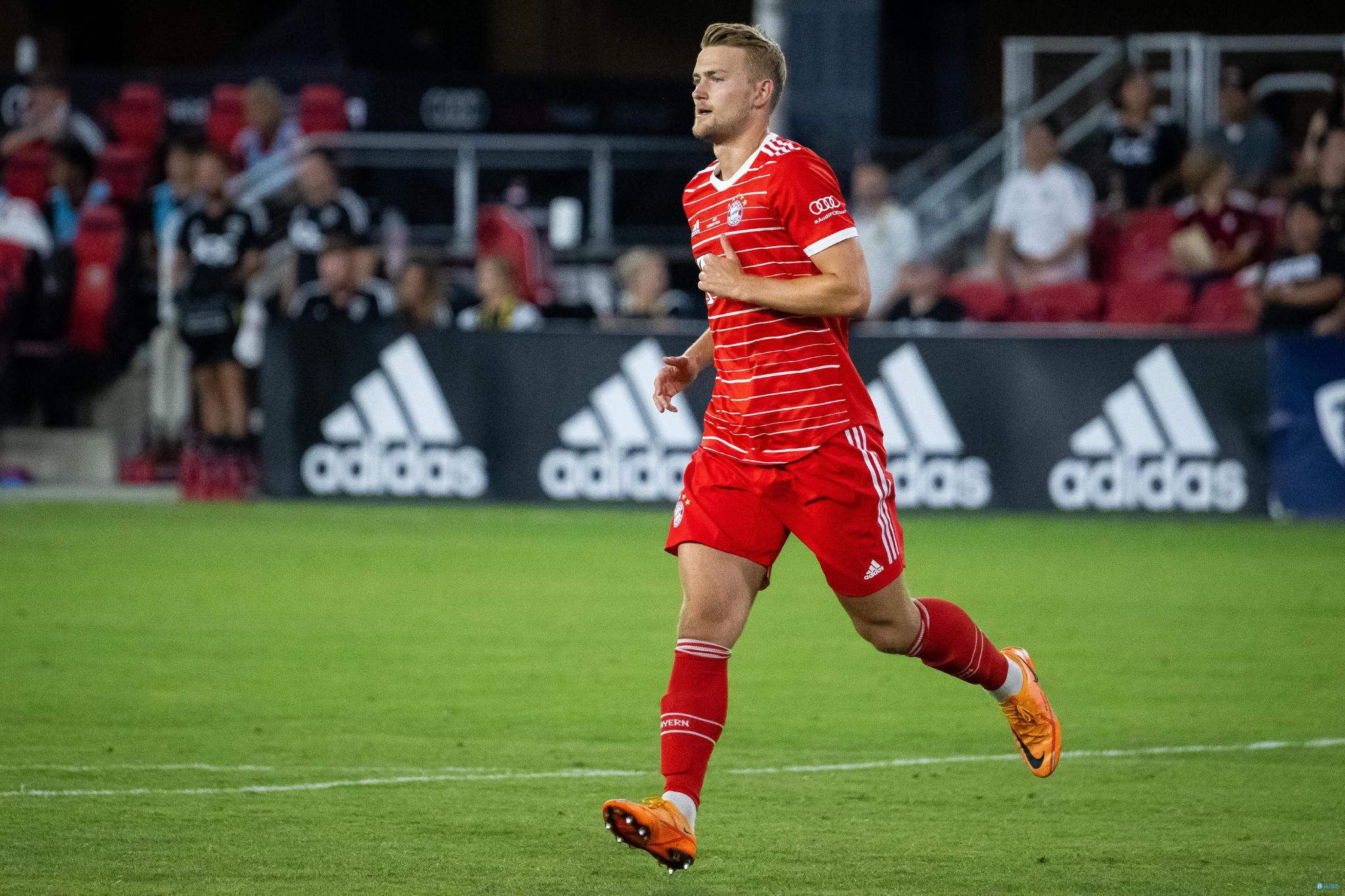 德里赫特:曼城踢得更好但我们也有机会,把胜利送给对手太糟糕