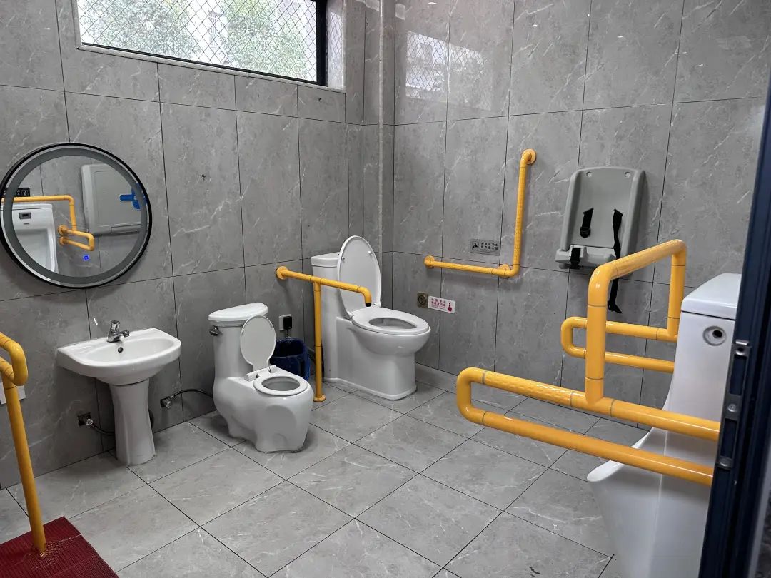 锦园社区"公共服务空间"内第三卫生间