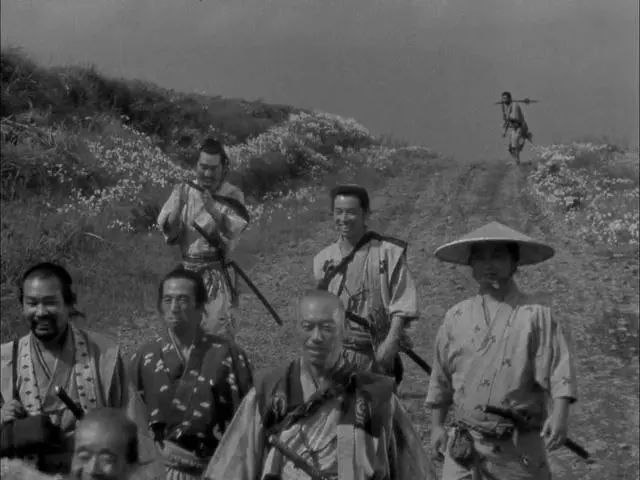 《七武士》中,菊千代的刀为何那么长?__财经头条