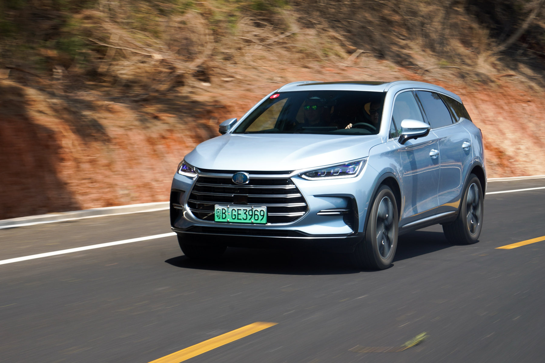 配置/底盘升级优化 试驾比亚迪唐dm-i冠军版-新浪汽车