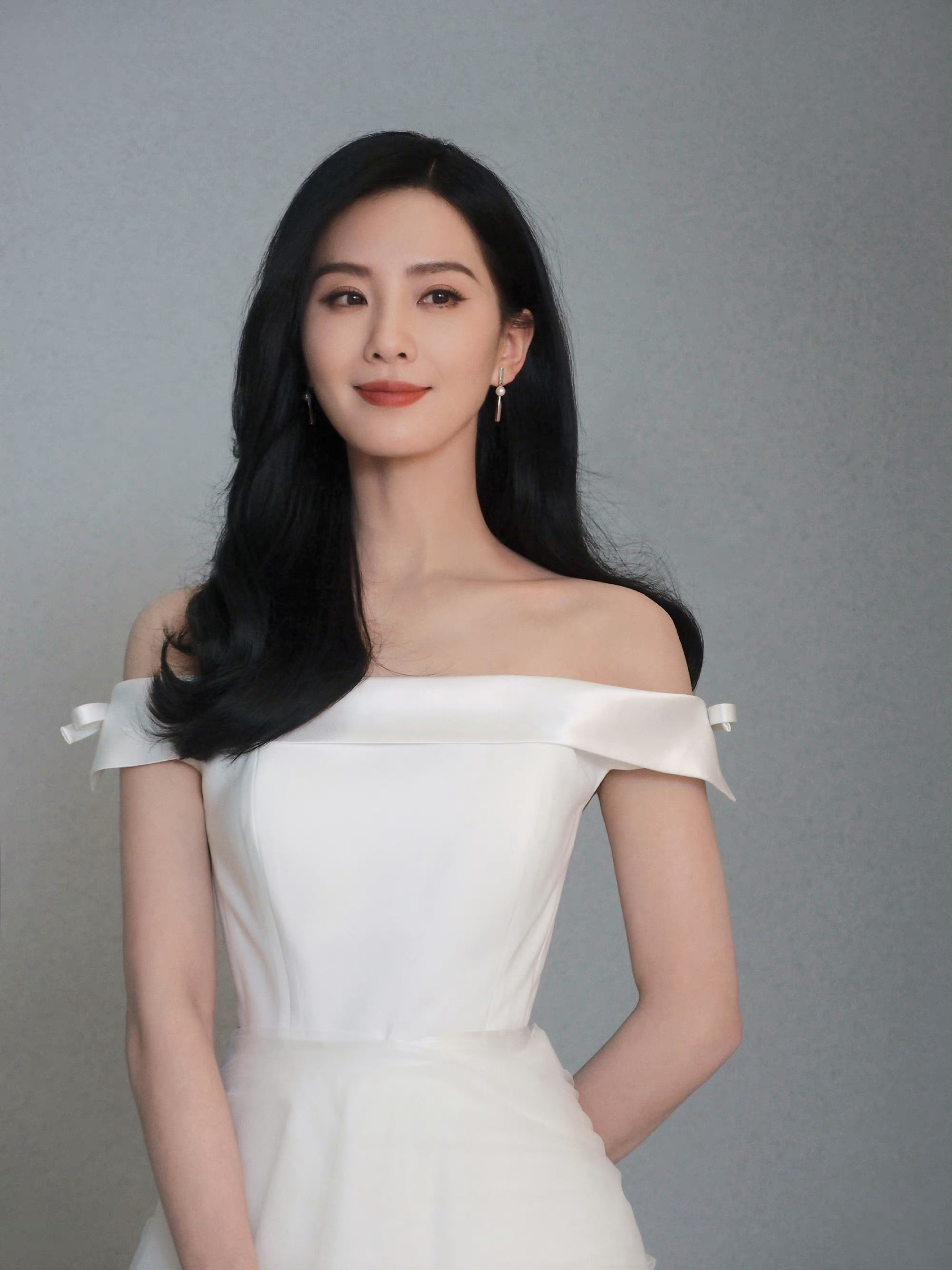 刘诗诗库存美照掉落🧩 春风和煦、温婉美人~是岁月静好的四月