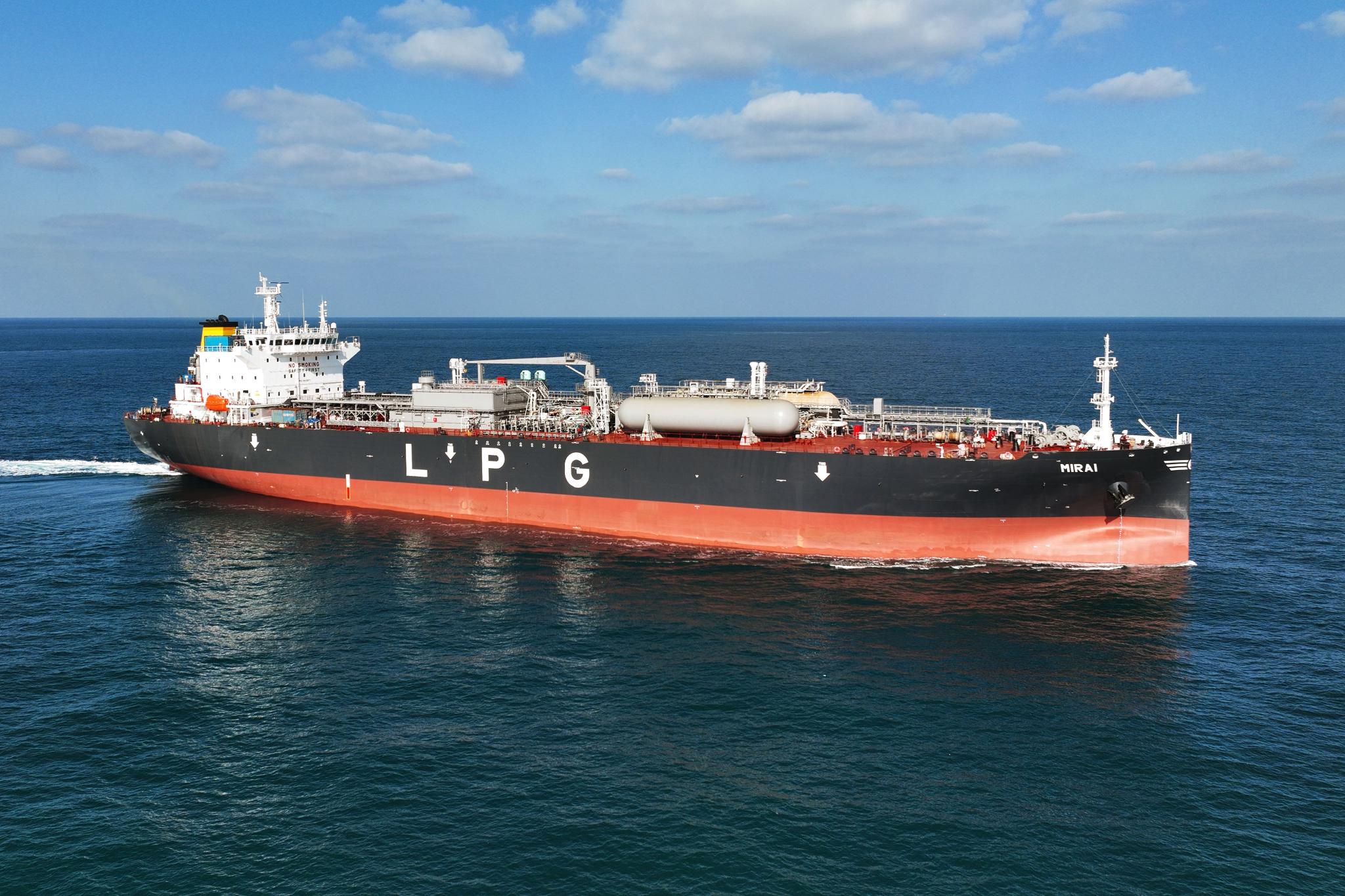 江南造船建造的40000立方米中型全冷式液化气船(mgc)"mirai"号