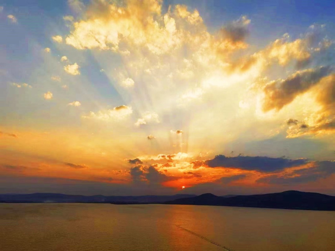 梦幻星云湖 夕阳醉晚霞|云南省_新浪财经_新浪网