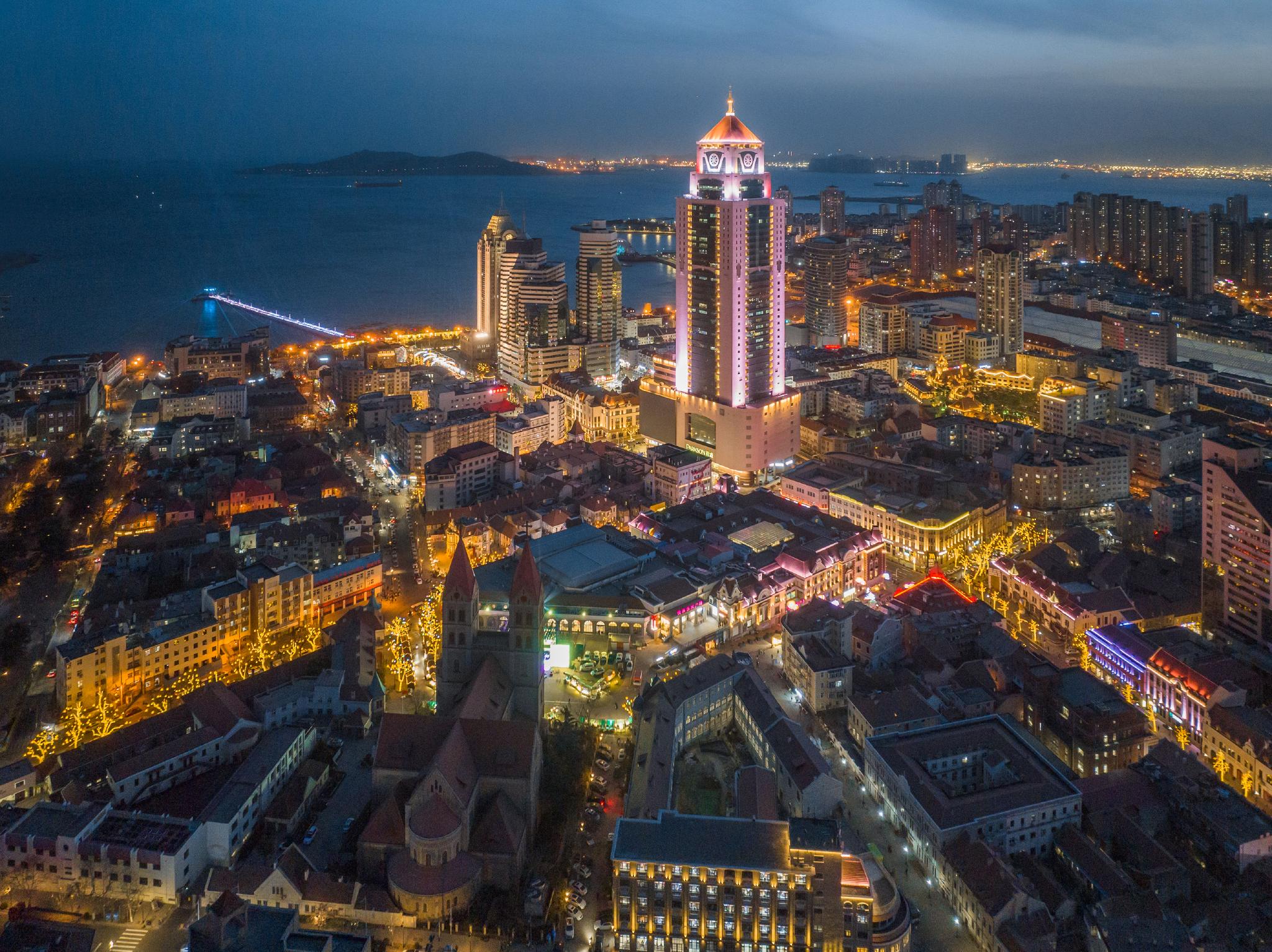 青岛市市南区城市夜景.孟达 摄