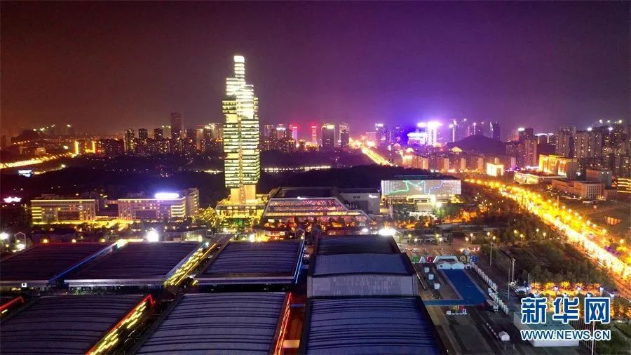 位于观山湖区的贵阳国际生态会议中心夜景.新华网 周远钢 摄