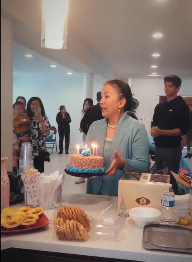 张丰毅儿子现身发福难认！和吕丽萍4年未见，独居小屋精神引担忧