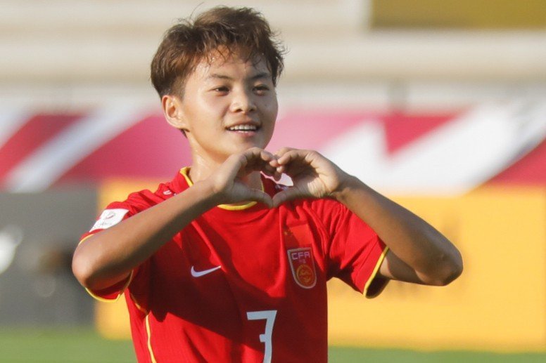 还记得王霜在去年亚洲杯进球后比心的庆祝吗?