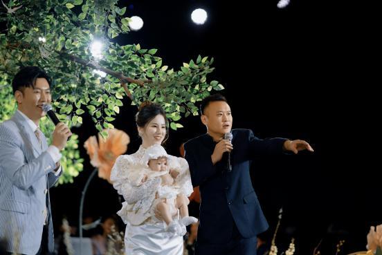 国安徐云龙千金"百日宴"正面照曝光|徐云龙_新浪新闻