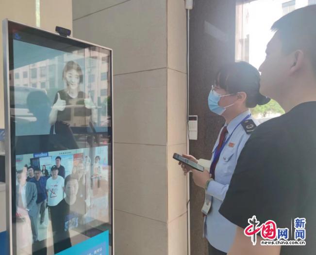 聋听交流系统演示。中国网记者 彭瑶 摄