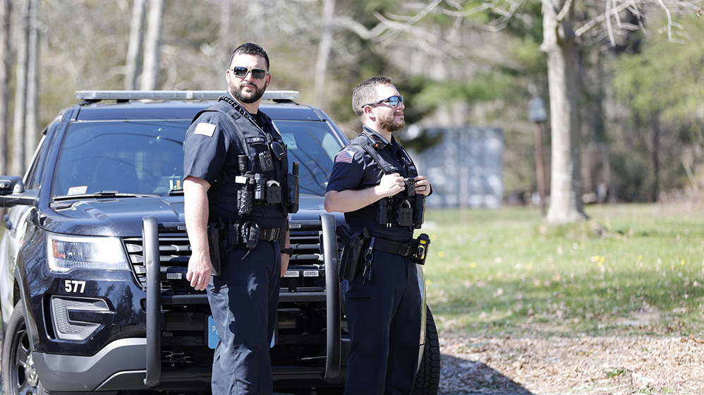 当地时间2023年4月13日,美国马萨诸塞州,警察封锁泄露机密文件嫌疑人