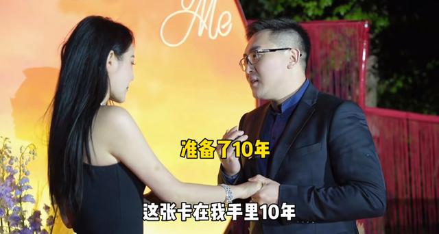 40岁网红左岸潇被求婚，与未婚夫分分合合27年，曾与汪小菲传绯闻