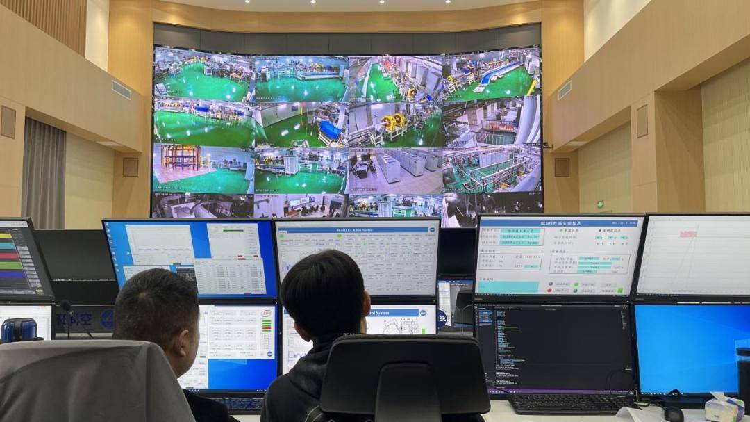中央监控大厅.人民网 韩婷澎 摄