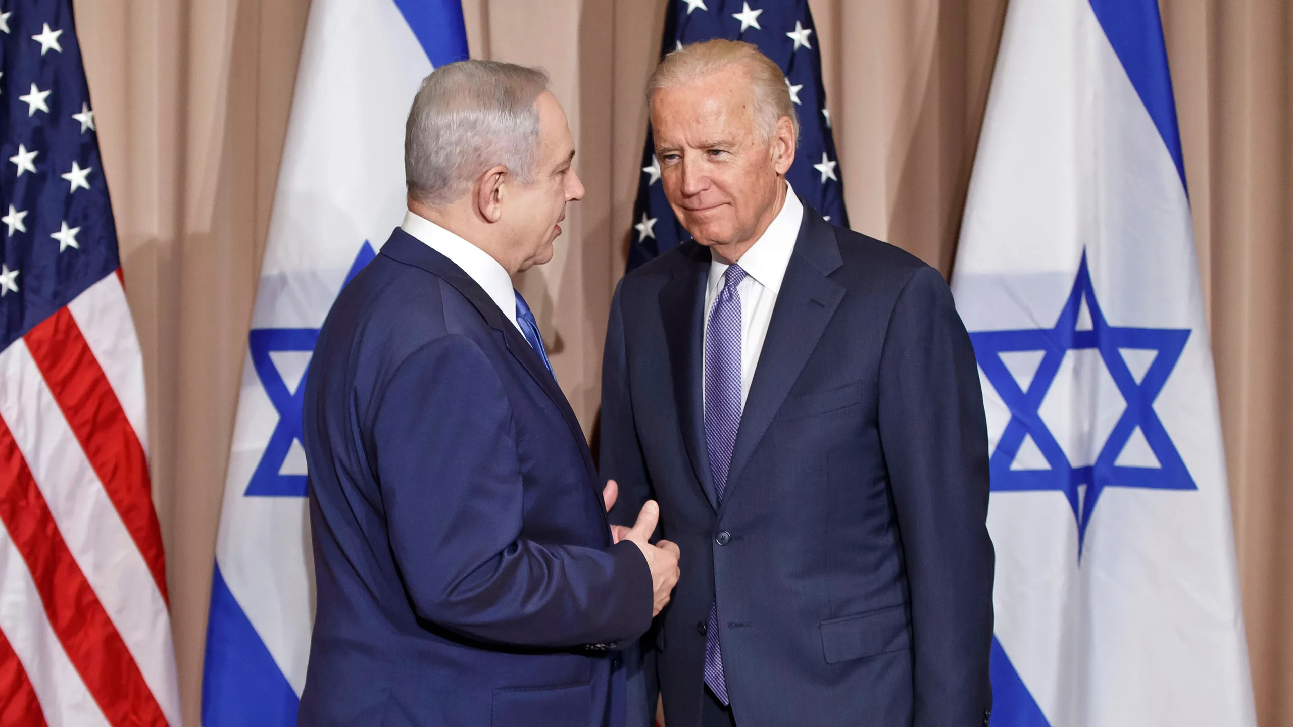 美国总统拜登（右）与以色列总理内塔尼亚胡