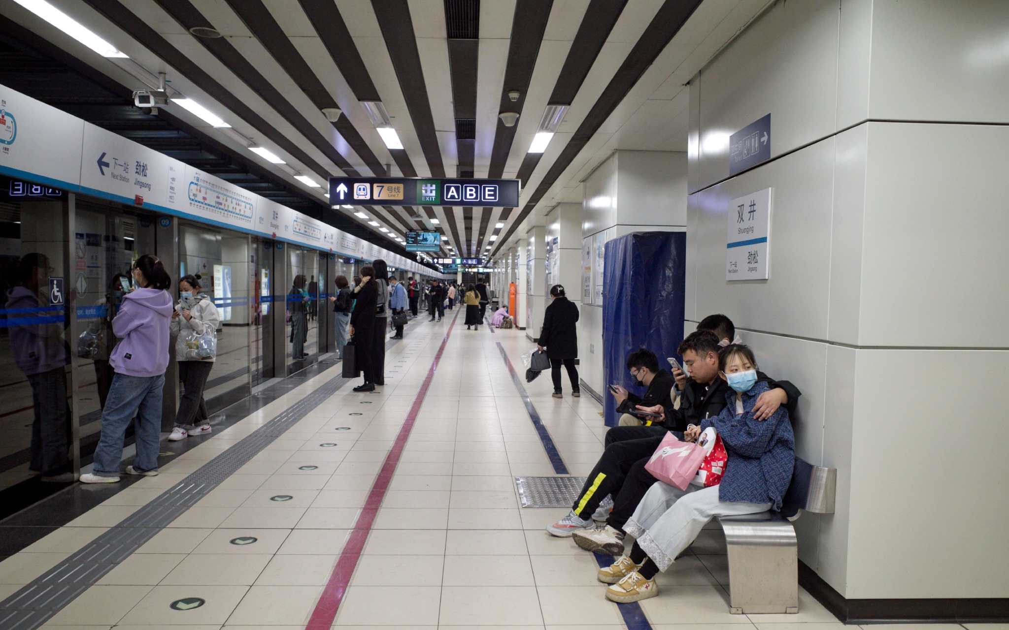 时隔近两年客流重回1200万人次|口罩|北京市|地铁_新浪新闻