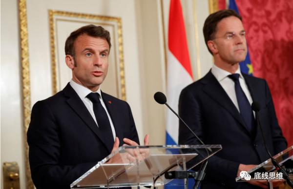 4月12日，法国总统马克龙访问荷兰，继续强调欧洲的战略自主，图为马克龙和荷兰首相马克·吕特