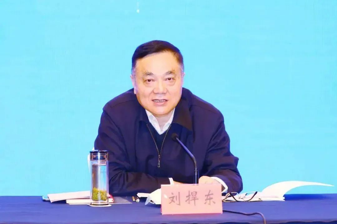 刘捍东生于1959年8月,曾任南京市委常委,政法委书记,浦口区委书记